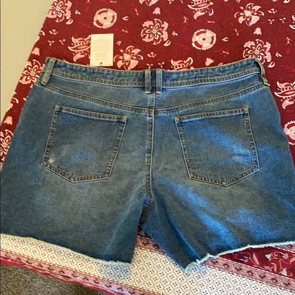 Jeans shorts size 14 - Picture 4 of 4